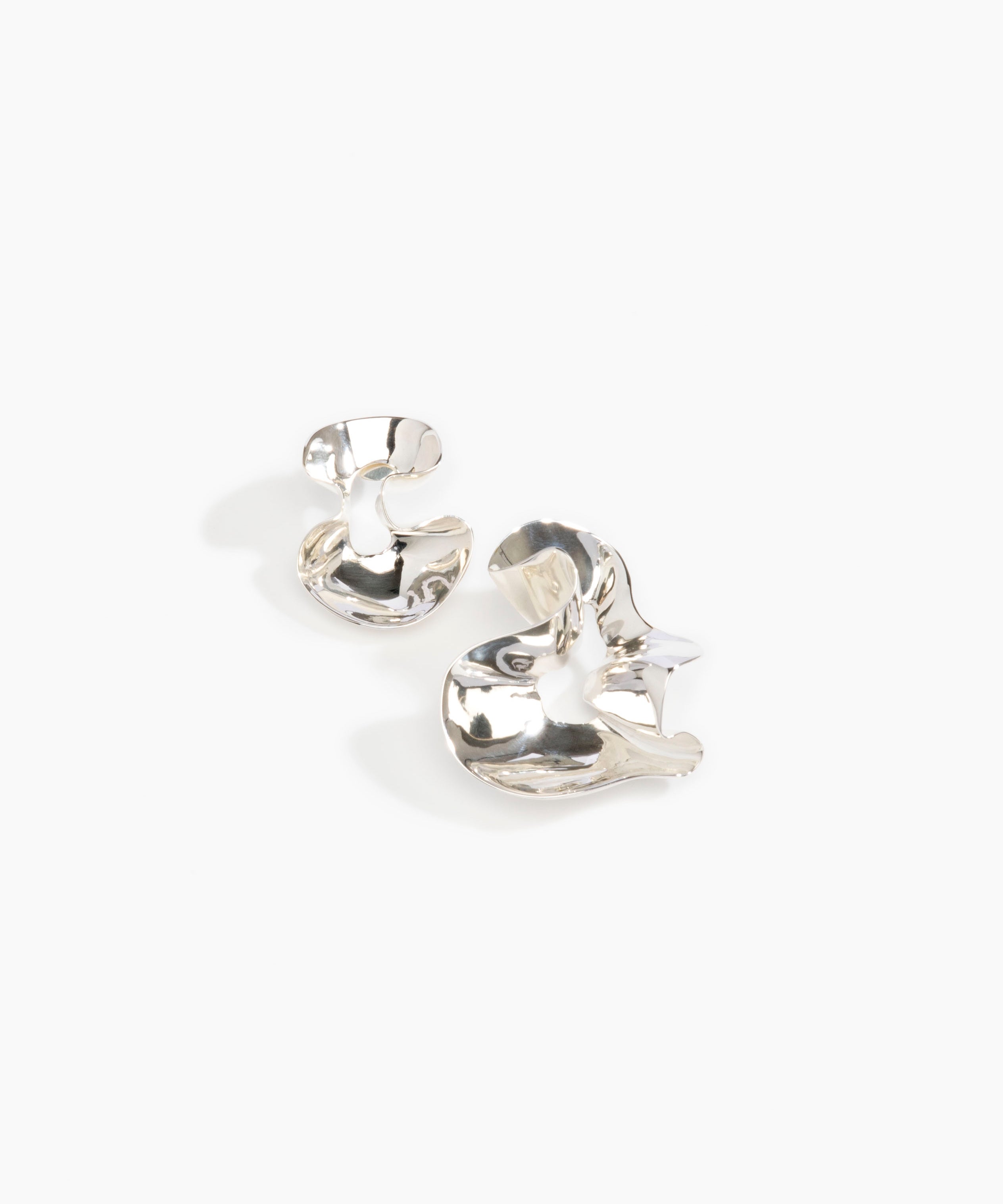 LO Collections Wave Earrings Earrings in Silver-Plated Brass Material 