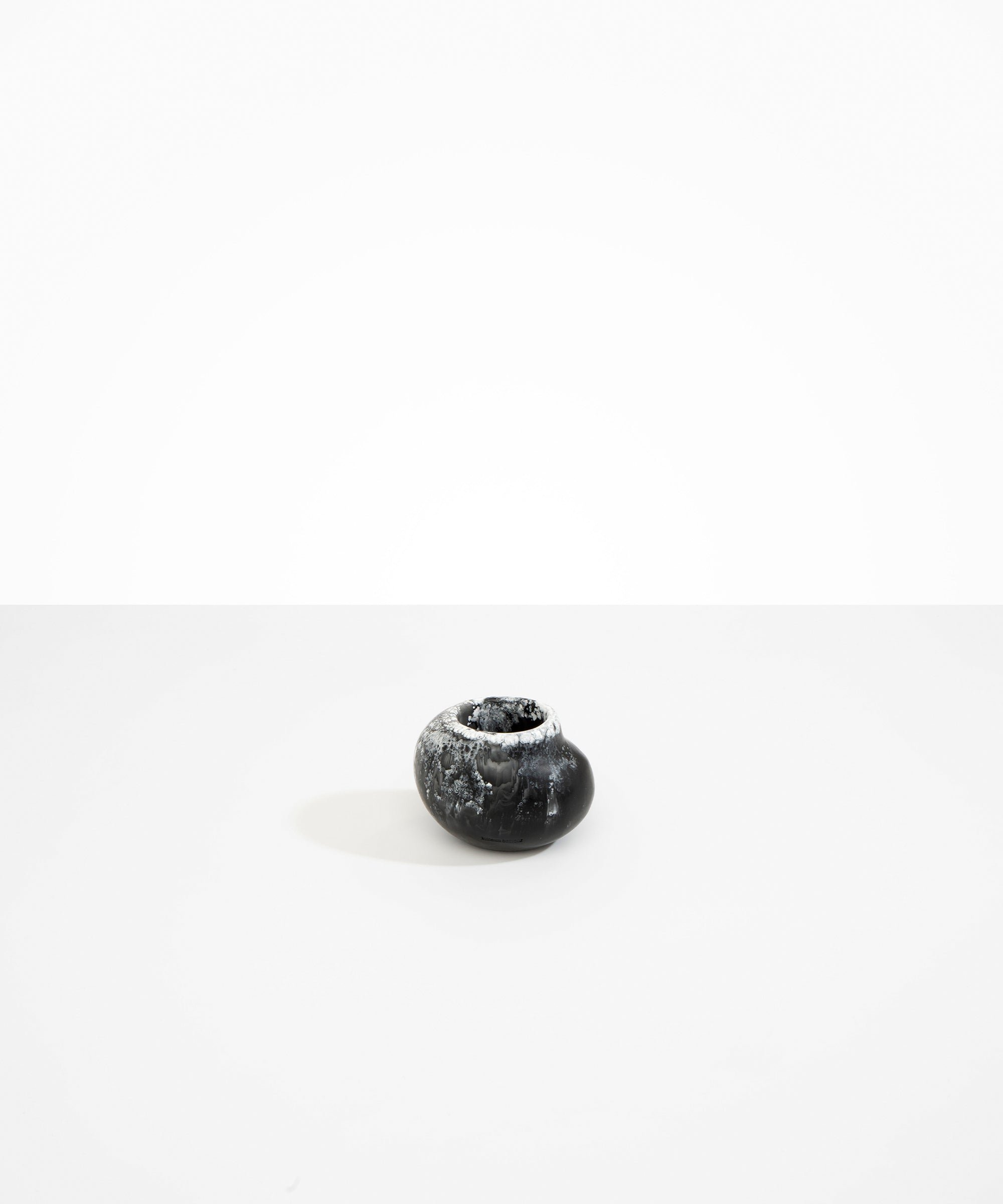 Dinosaur Designs Small Moss Vase Vases in Black Marble color resin